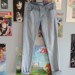 Levis light wash 711 skinny jeans
